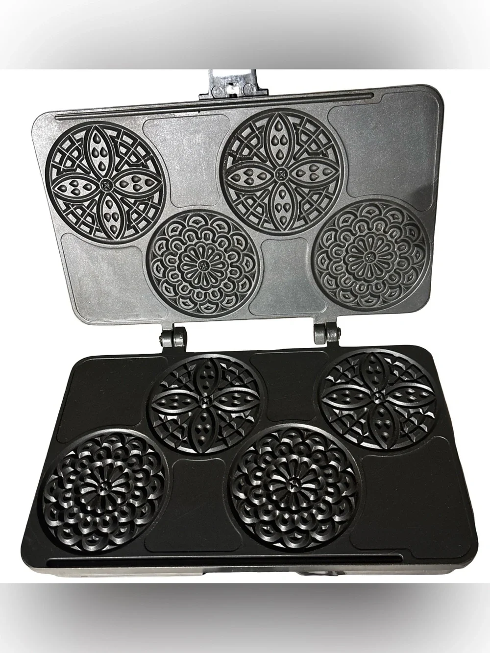 VillaWare Quattro! Pizzelle Baker - Chrome